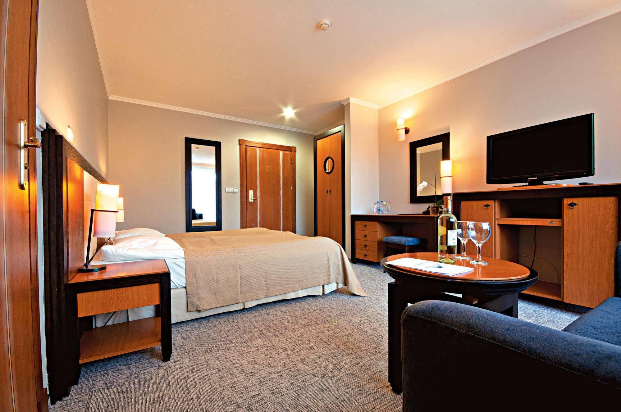 Leba Hotel & Spa Ngoại thất bức ảnh