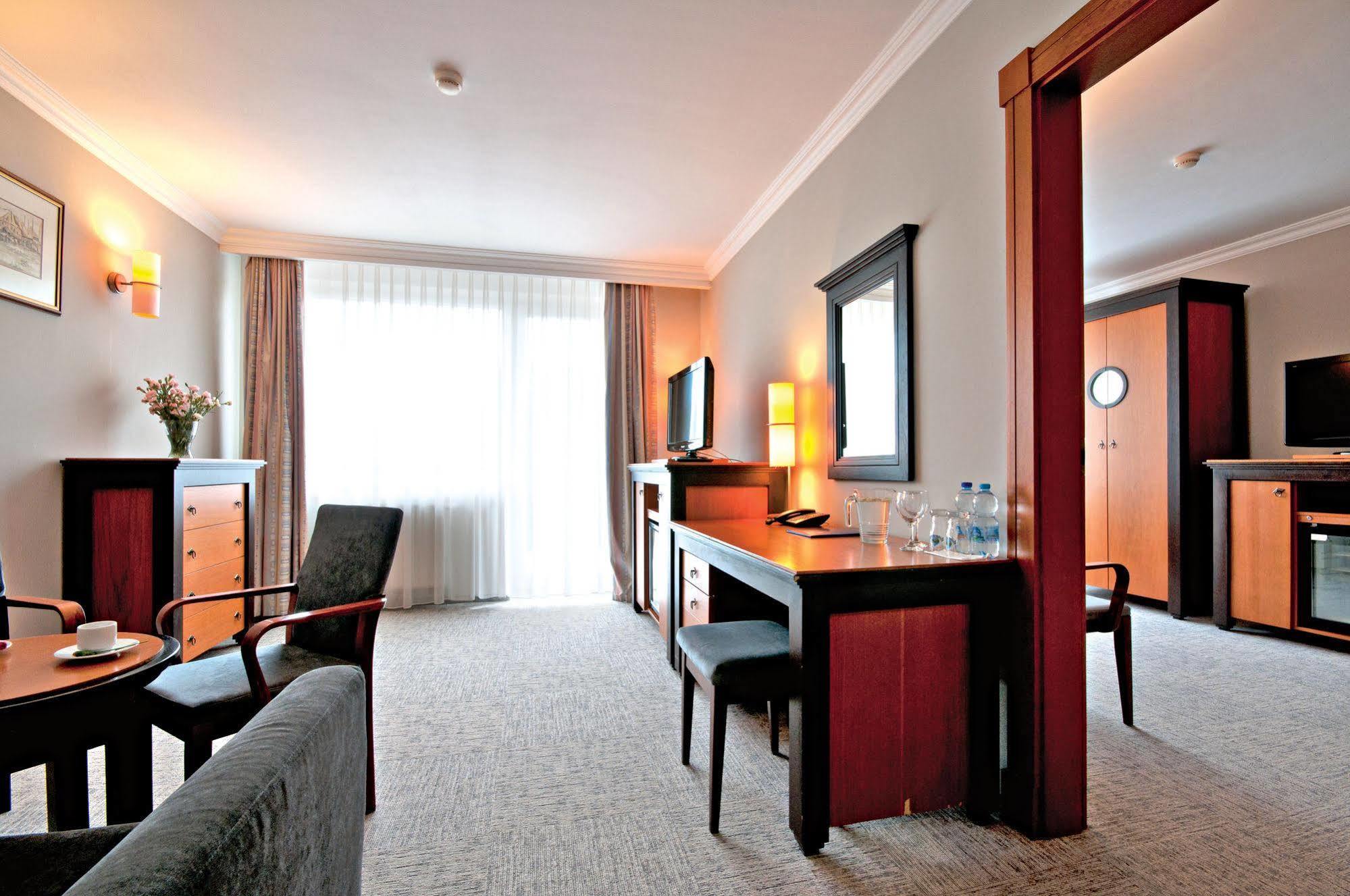 Leba Hotel & Spa Ngoại thất bức ảnh
