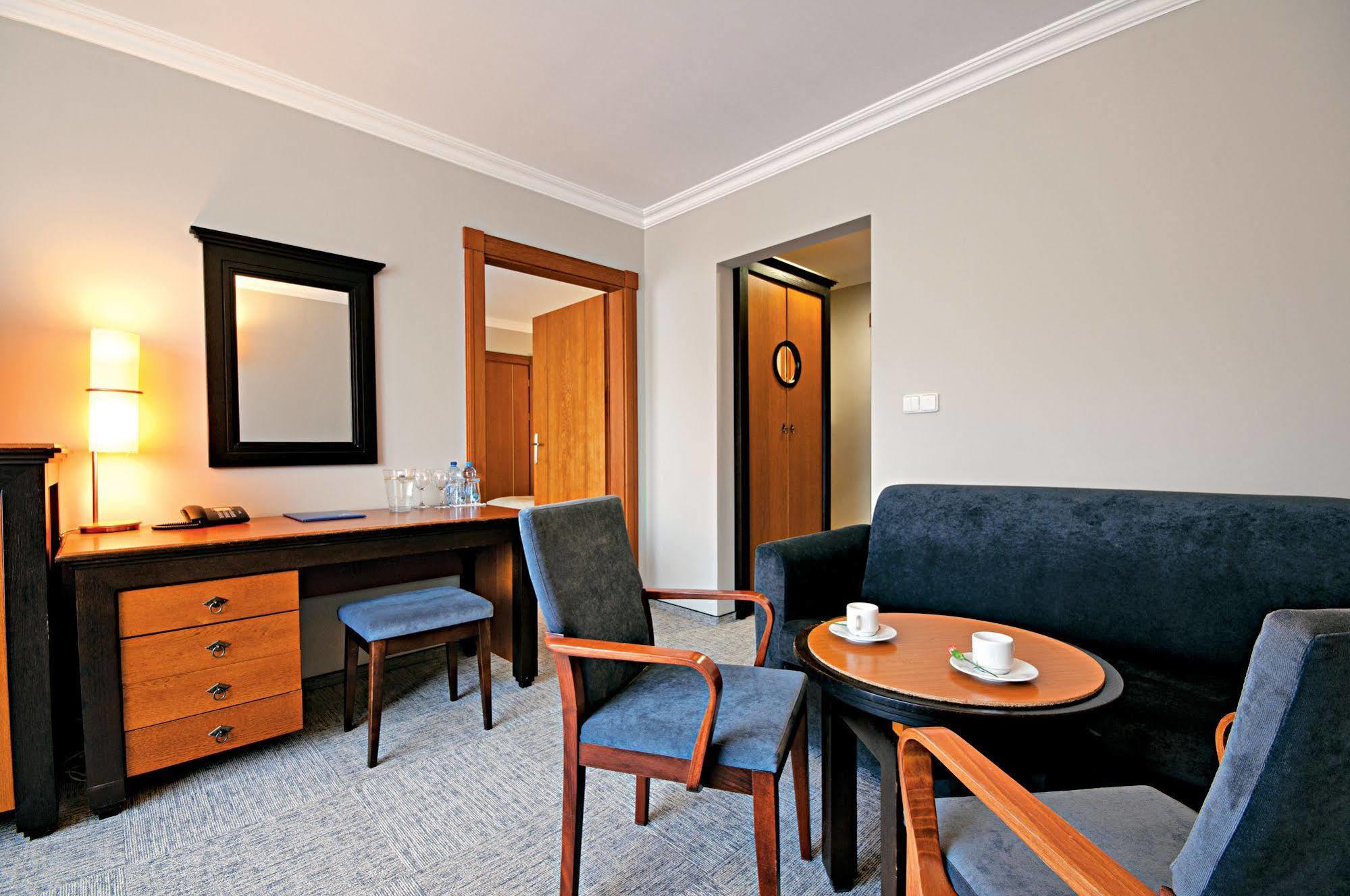Leba Hotel & Spa Ngoại thất bức ảnh