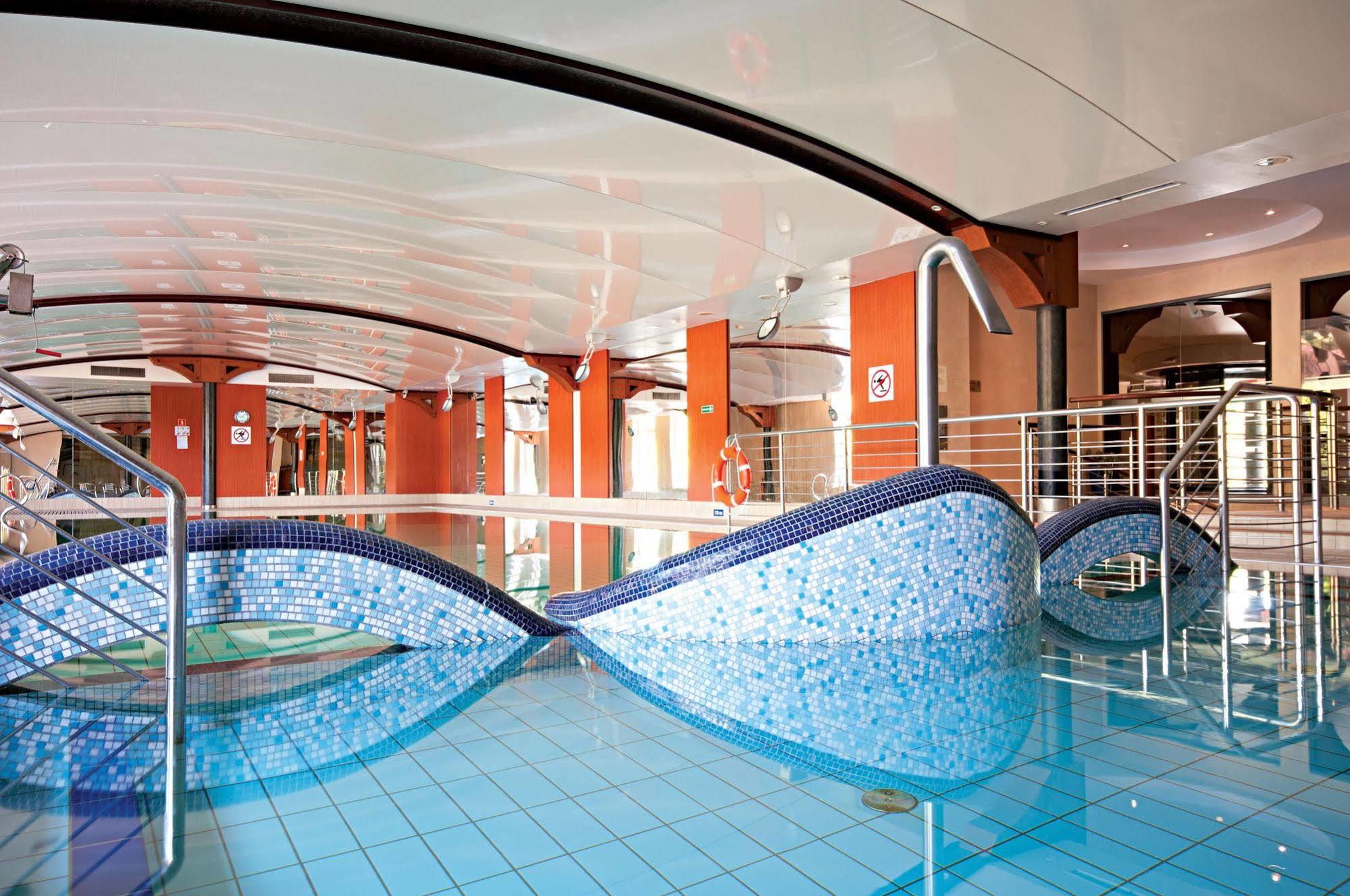 Leba Hotel & Spa Ngoại thất bức ảnh